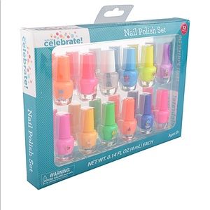 Nail paint with fruity fragrance
